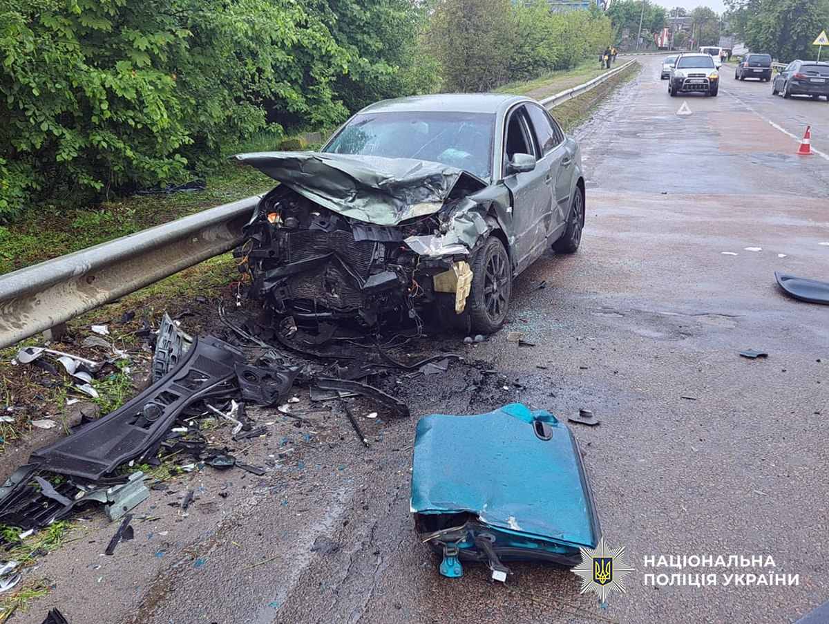 Автотроща біля церкви на Житомирщині: чотири людини у лікарні